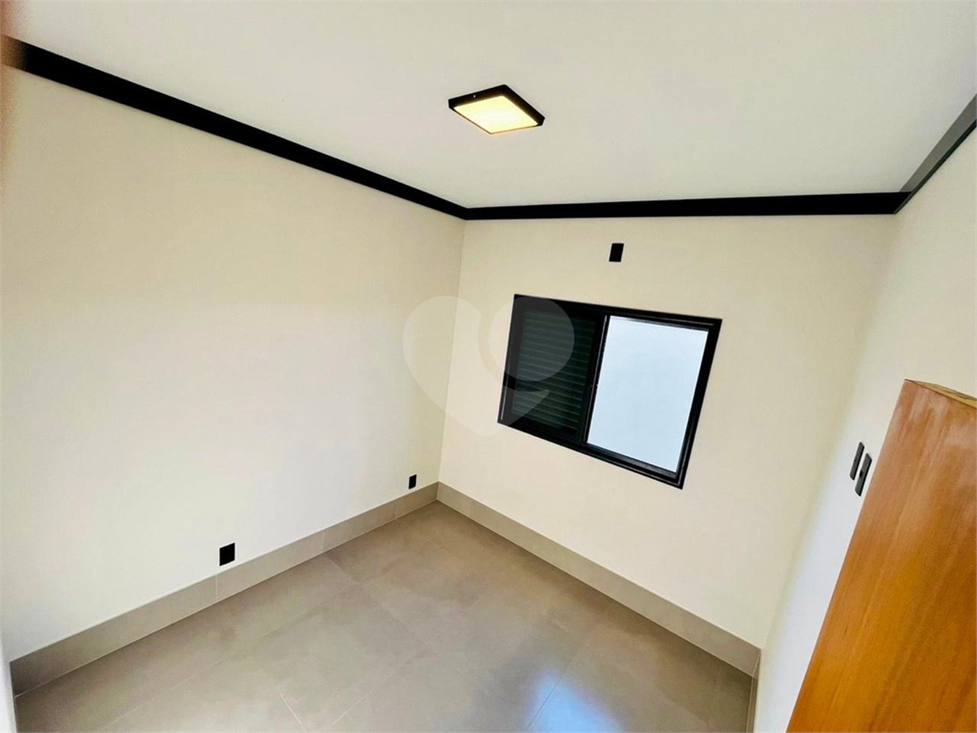Casa à venda com 3 quartos, sendo 1 suíte,  no condomínio Cerejeiras, Araçoiaba da Serra - SP
