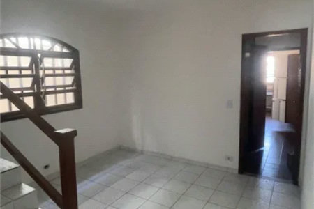 Sobrado à venda com 4 quartos, sendo 1 suíte, em Jardim Ester Yolanda, São Paulo, SP
