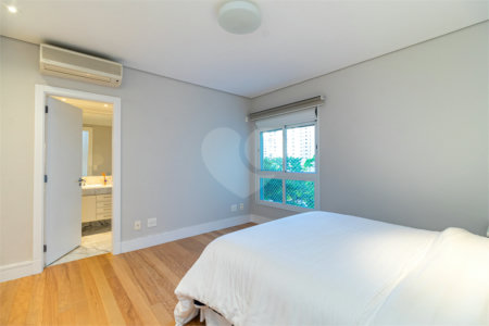 Apartamento à venda com 5 suítes em Moema, São Paulo, SP