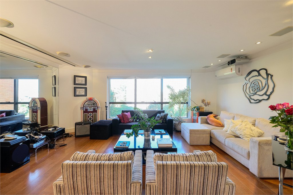 Apartamento à venda com 3 quartos, sendo 2 suítes, em Sumarezinho, São Paulo, SP