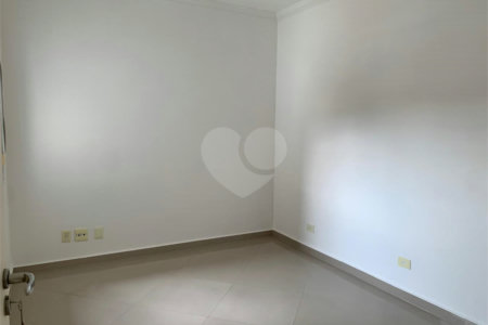 Sobrado à venda com 4 quartos, sendo 1 suíte, em Vila Campo Grande, São Paulo, SP