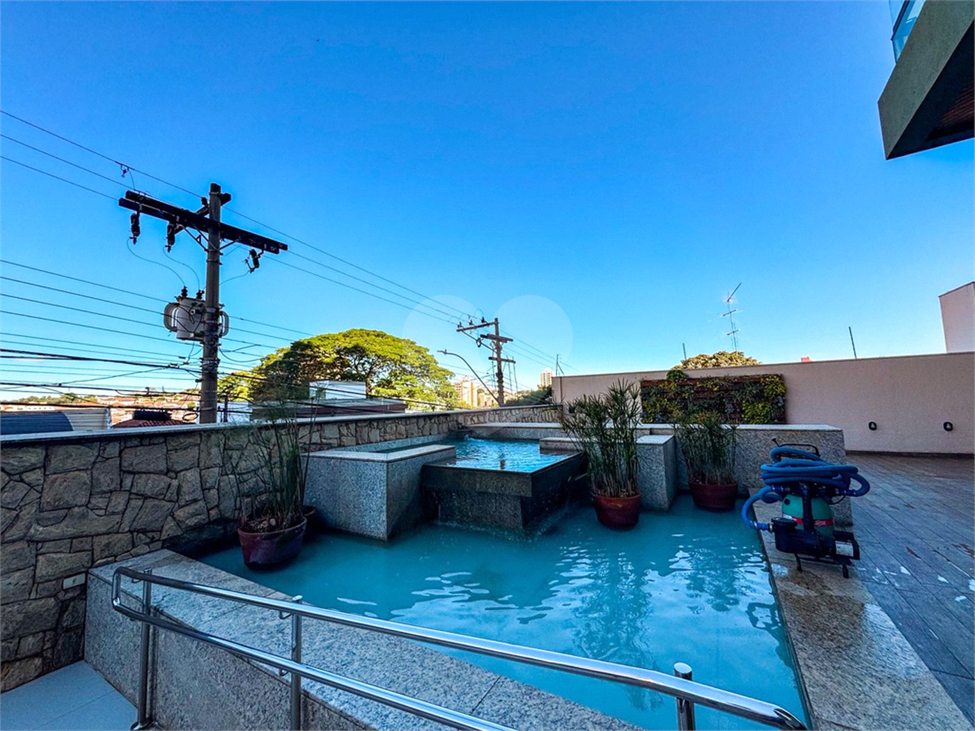 Apartamento à Venda no Centro de São Carlos - com 3 Suítes.