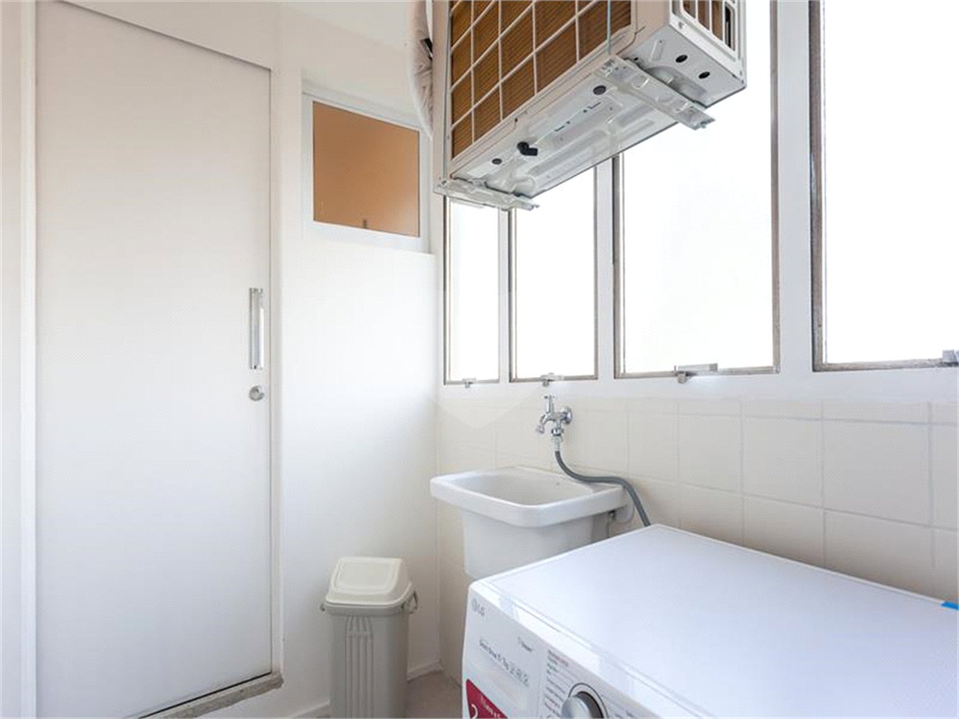 Apartamento à venda com 4 quartos, sendo 1 suíte, em Vila Olímpia, São Paulo, SP