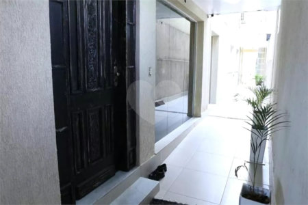 Sobrado à venda com 6 quartos, sendo 5 suítes, em Vila Paranaguá, São Paulo, SP