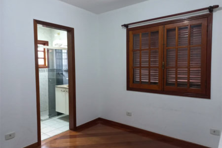 Sobrado à venda com 4 quartos, sendo 3 suítes,  em Cidade São Francisco, São Paulo, SP