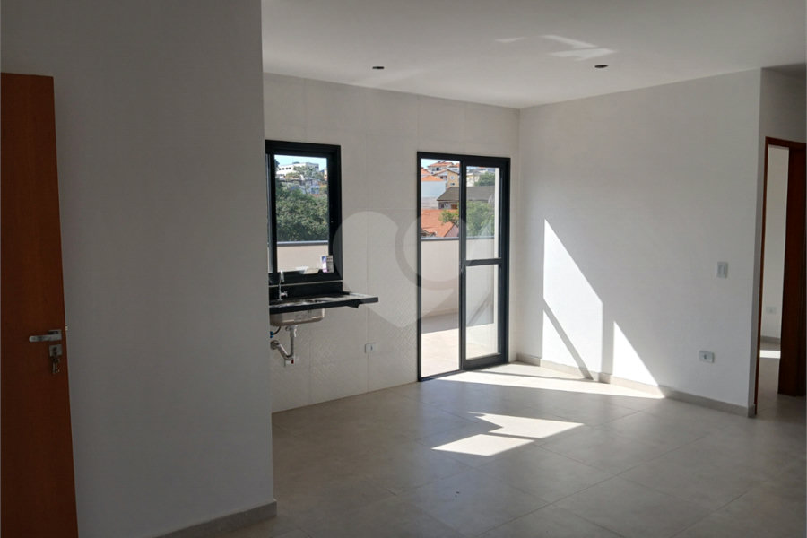 Casa à venda com 2 quartos, sendo 1 suíte, no condomínio Sintra, São Paulo - SP