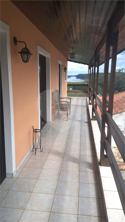 Sobrado à venda com 3 quartos, sendo 1 suíte, em Bocaina, Ribeirão Pires, SP