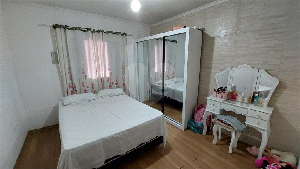Casa à venda com 3 quartos, sendo 1 suíte,  em Vila Nivi, São Paulo, SP
