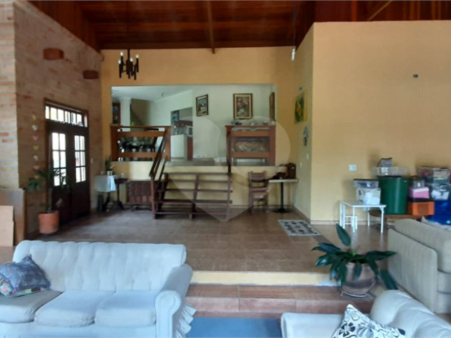 Casa à venda ou para alugar com 3 quartos, sendo 1 suíte,  no condomínio Alpes de Caieiras, Caieiras - SP