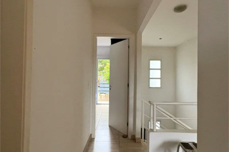 Casa à venda com 3 quartos, sendo 1 suíte, no condomínio New Village, Cotia - SP