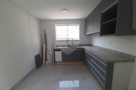 Sobrado à venda com 4 quartos, sendo 3 suítes, em Vila Paulicéia, São Paulo, SP