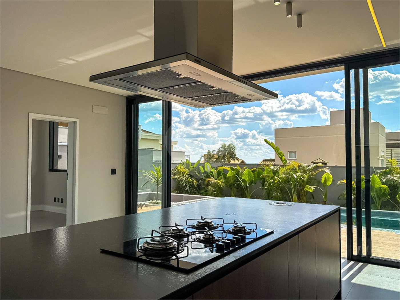 Casa à venda com 3 suítes no condomínio Jardim Vila Paradiso, Indaiatuba - SP