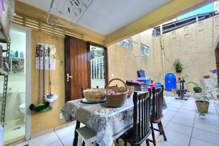 Casa próximo da praia com 3 dormitórios à venda, 128 m² por R$ 1.300.000 - Pompéia - Santos/SP