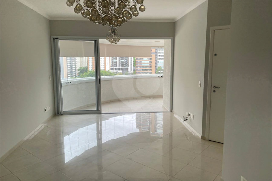 Apartamento à venda com 3 suítes em Campo Belo, São Paulo, SP
