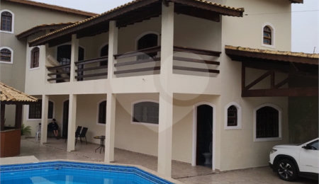 Sobrado à venda com 6 quartos, sendo 2 suítes,  em Balneário Stella Maris, Peruíbe, SP