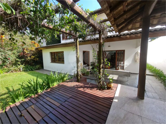 Sobrado à venda com 4 quartos, sendo 1 suíte,  em Granja Julieta, São Paulo, SP