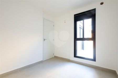 Casa à venda com 3 quartos, sendo 1 suíte, no condomínio Cubie Tutoia, São Paulo - SP