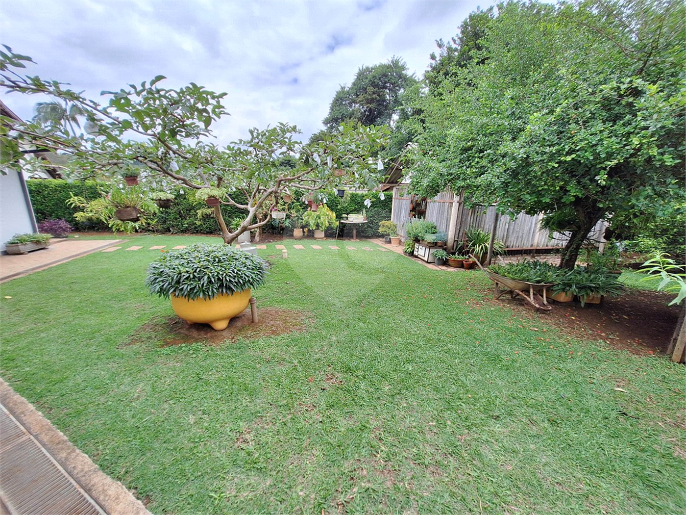 Casa à venda com 7 quartos, sendo 3 suítes, no condomínio Chacaras do Lago, Vinhedo - SP
