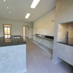 Casa à venda com 4 quartos, sendo 3 suítes, no condomínio Village Ipanema 2, Araçoiaba da Serra - SP