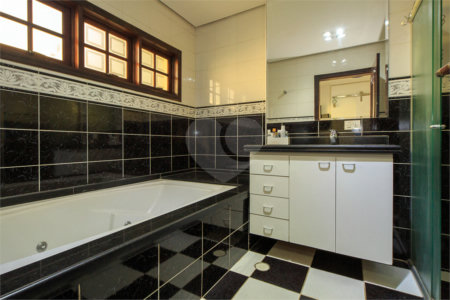 Casa Térrea à venda com 4 quartos, sendo 3 suítes, em Jardim Marajoara, São Paulo, SP