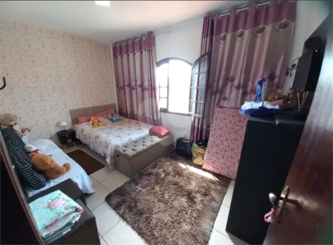 Sobrado à venda com 4 quartos, sendo 1 suíte, em Santo Antônio, Osasco, SP