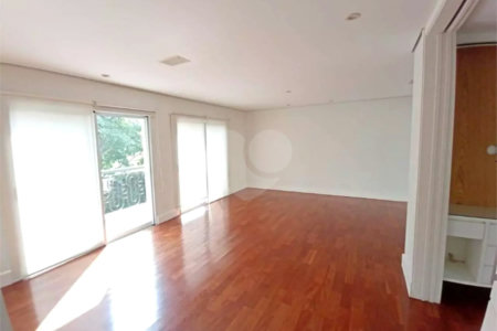 Casa à venda com 3 suítes no condomínio Solares Vila Europa, São Paulo - SP