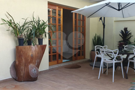 Sobrado à venda com 4 quartos, sendo 2 suítes, em Granja Julieta, São Paulo, SP