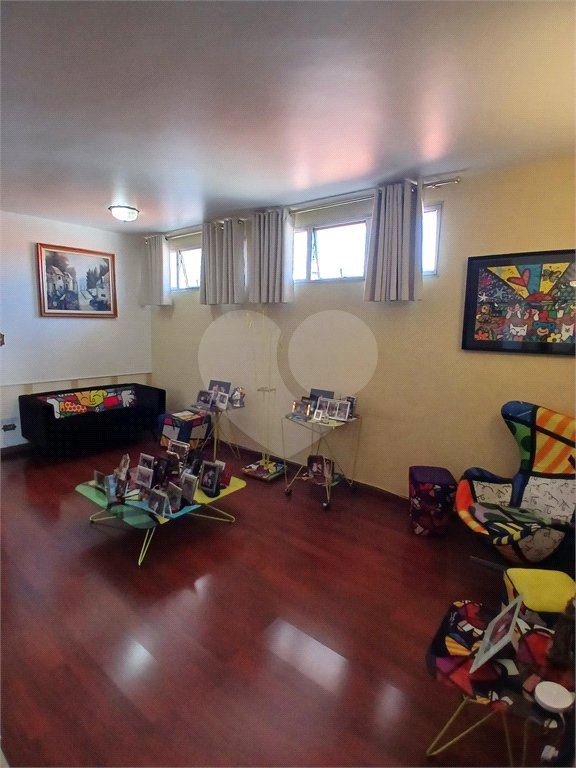 Sobrado à venda com 4 quartos, sendo 2 suítes, em Jardim Leonor, São Paulo, SP