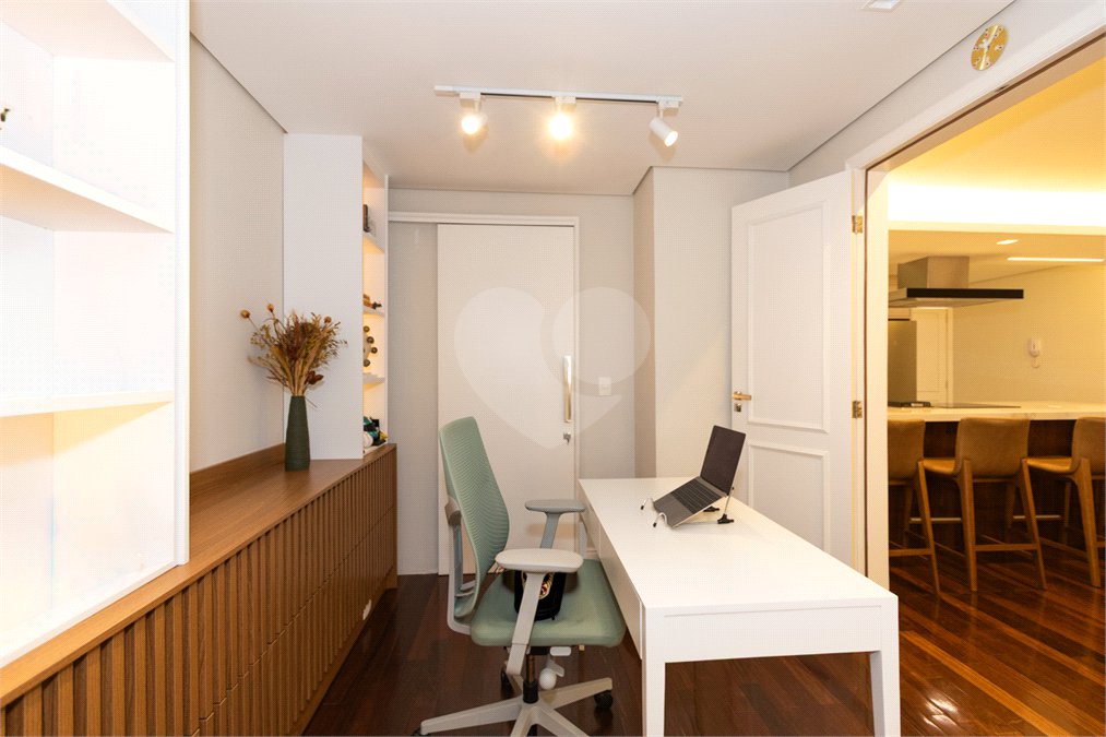 Apartamento à venda com 3 quartos, sendo 1 suíte,  em Vila Uberabinha, São Paulo, SP
