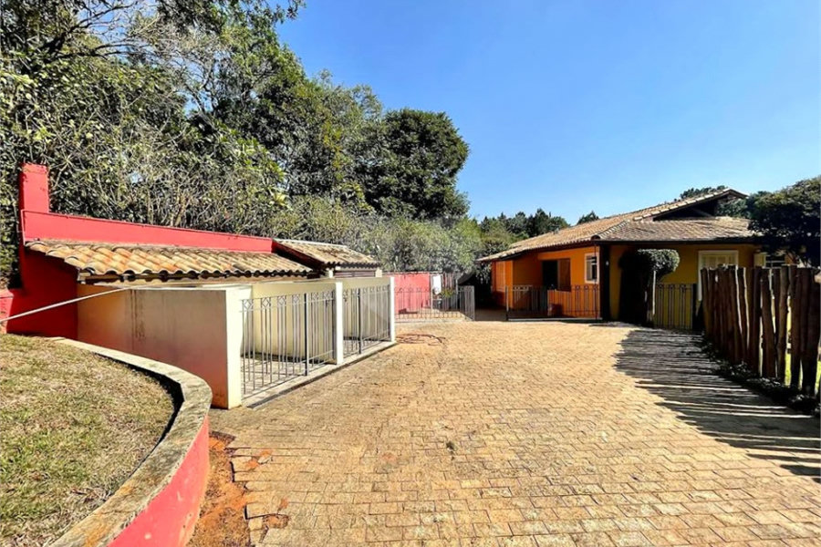 Casa à venda com 4 suítes no condomínio Jardim Mediterrâneo, Cotia - SP