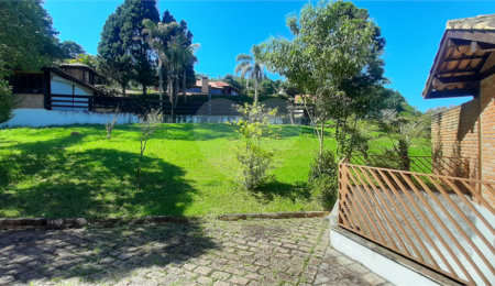 Sobrado à venda com 3 suítes em Serra da Cantareira, Mairiporã, SP