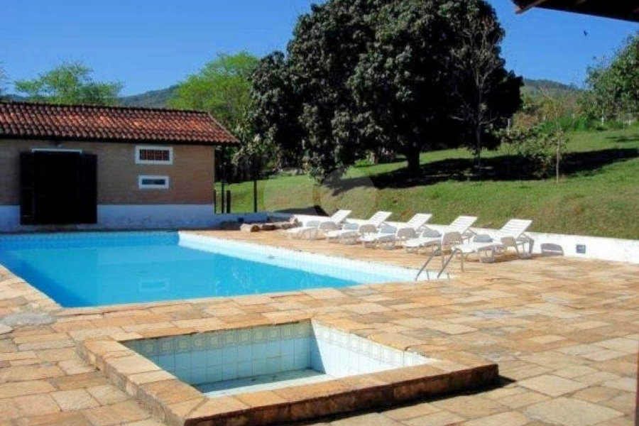 Sítio à venda com 10 quartos em Sítio Arueira, Piracaia, SP