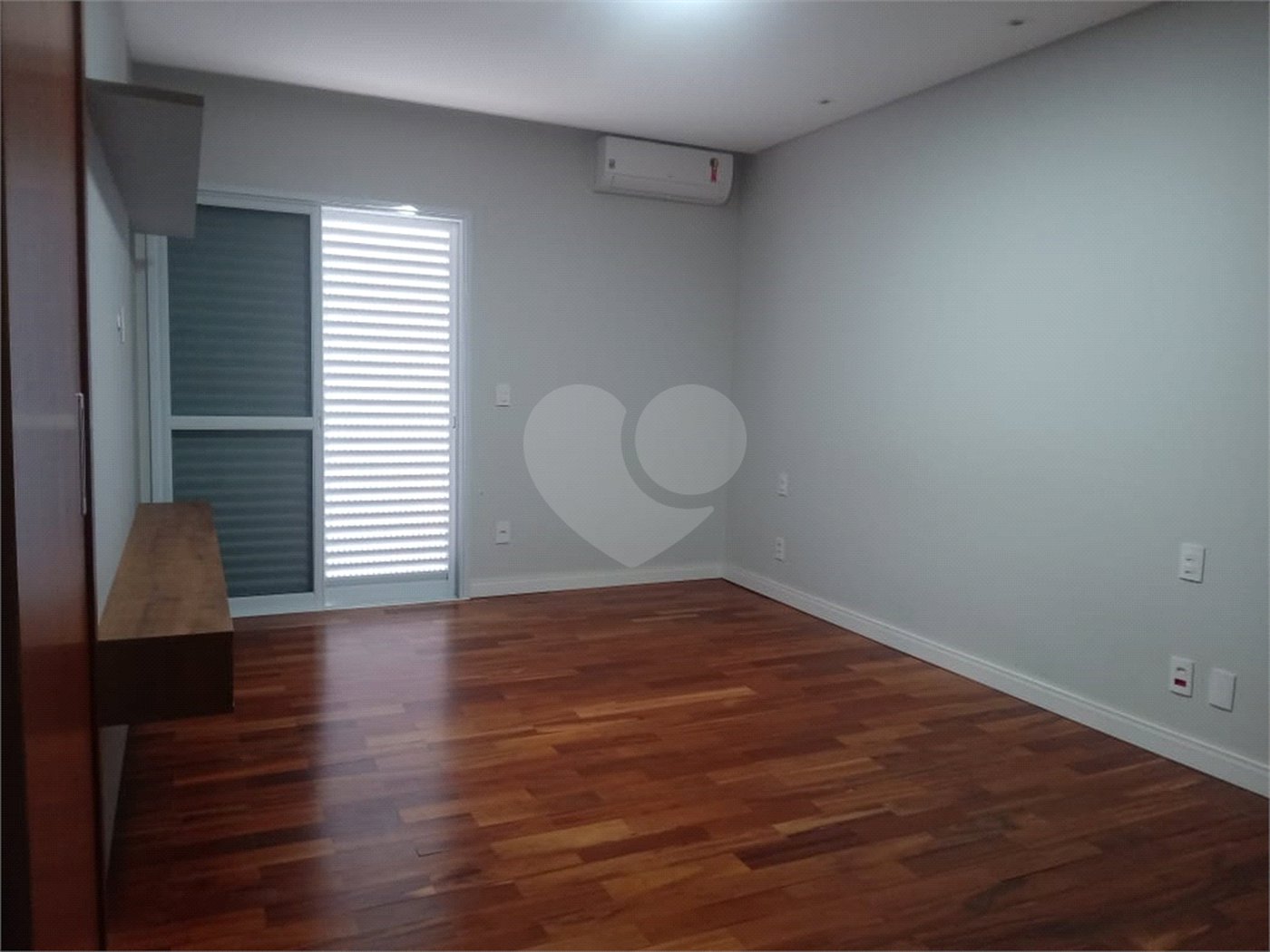 Casa à venda com 4 quartos, sendo 3 suítes,  no condomínio Residencial Montreal, São Carlos - SP