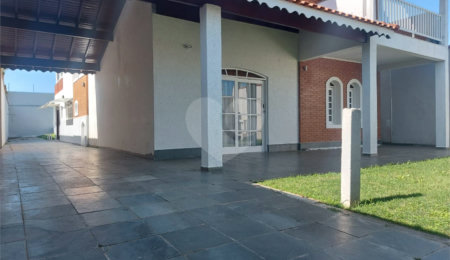 Sobrado à venda ou para alugar com 4 suítes em Balneário Arpoador, Peruíbe, SP