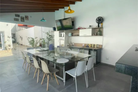 Sobrado à venda com 4 quartos, sendo 2 suítes, em Lapa, São Paulo, SP