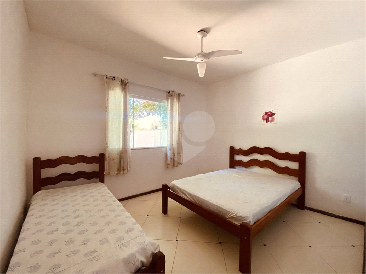 Casa em condomínio para alugar com 2 quartos, sendo 1 suíte, em Caravelas, Armação dos Búzios, RJ