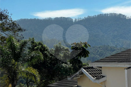 Sobrado à venda com 3 quartos, sendo 1 suíte,  em Vila Suissa, Mogi das Cruzes, SP