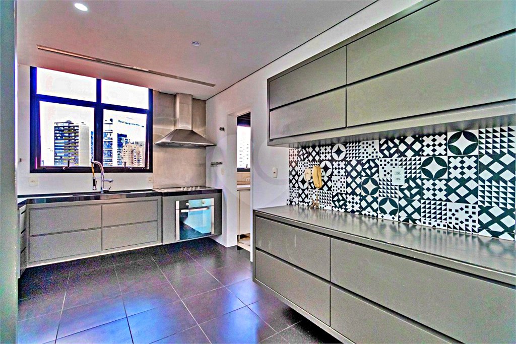 Apartamento à venda com 3 quartos, sendo 1 suíte, em Vila Olímpia, São Paulo, SP