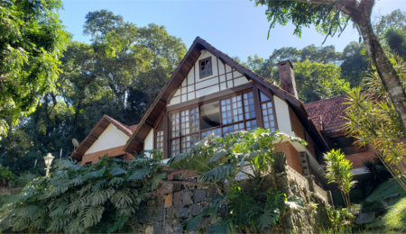 Casa para alugar com 4 quartos, sendo 3 suítes,  no condomínio Alpes da Cantareira, Mairiporã - SP