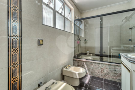 Casa Térrea à venda com 3 quartos, sendo 1 suíte,  em Alto da Boa Vista, São Paulo, SP