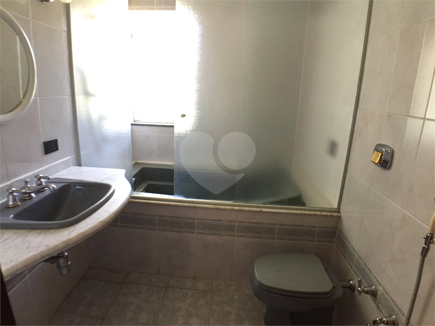 Casa à venda com 4 suítes no condomínio Estância Marambaia, Vinhedo - SP