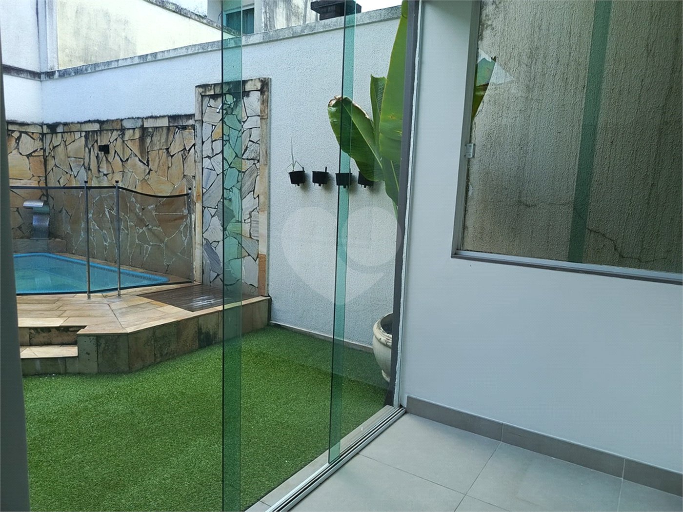 Casa à venda com 3 quartos, sendo 1 suíte, no condomínio Paraíso Classe A, Rio de Janeiro - RJ