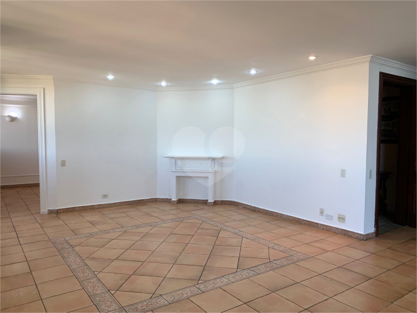 Apartamento à venda com 3 quartos, sendo 1 suíte, em Alto da Boa Vista, São Paulo, SP