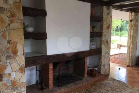 Casa à venda com 3 quartos, sendo 1 suíte, no condomínio Lago Azul, Araçoiaba da Serra - SP