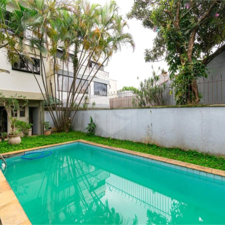 Casa à venda com 8 quartos, sendo 2 suítes, em Indianópolis, São Paulo, SP