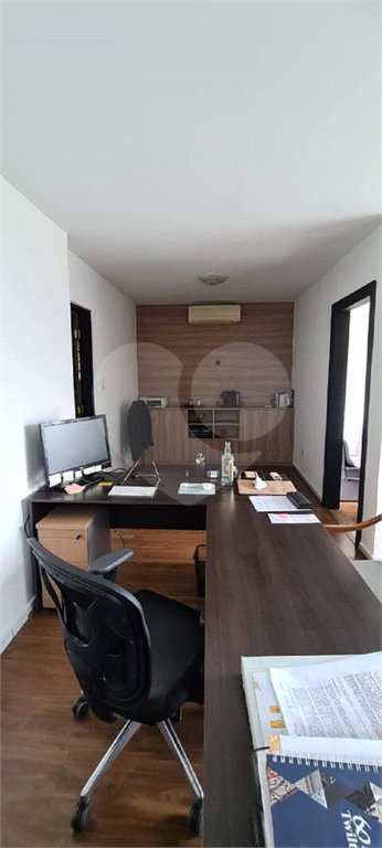 Sobrado à venda com 4 quartos, sendo 1 suíte, em Pacaembu, São Paulo, SP