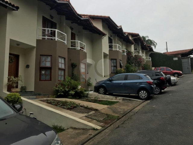 Casa à venda com 3 quartos, sendo 1 suíte,  no condomínio Morada dos Pássaros, São Paulo - SP