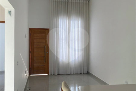 Casa à venda com 2 quartos, sendo 1 suíte, no condomínio Ilha das Águas, Salto - SP