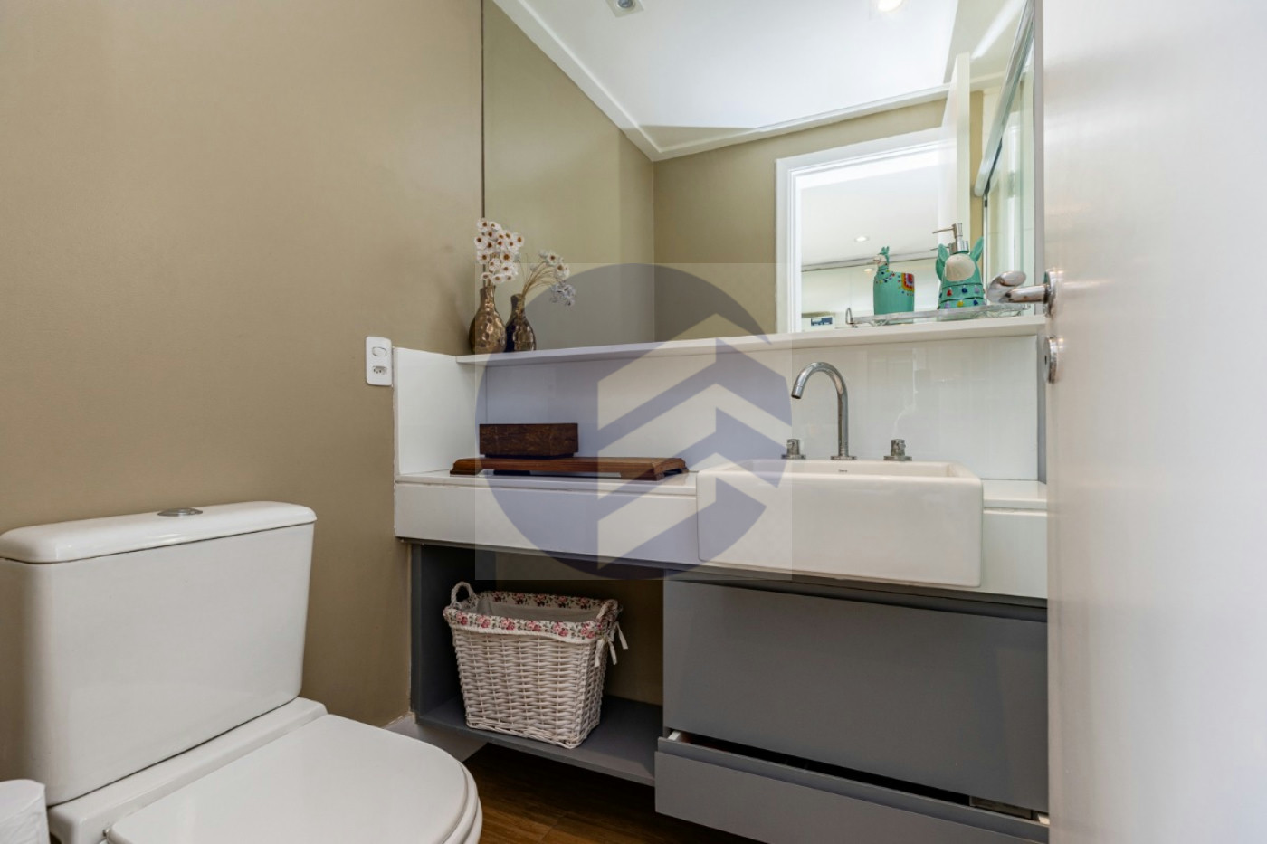 Duplex à venda com 3 quartos, sendo 3 suítes, em Vila Suzana 287m²