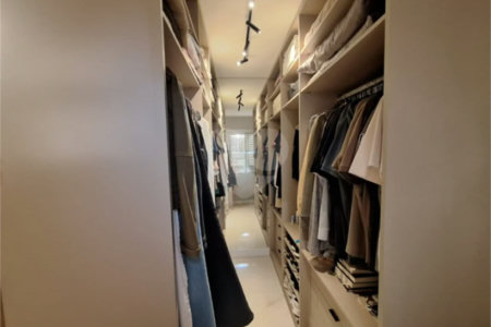 Apartamento totalmente mobiliado com 2 dormitórios, 1 vaga